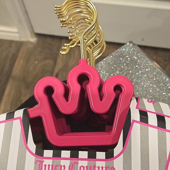 Juicy Couture Notched Shoulder Space Saving Crown Top Set of 20 Hangers- Pink - Picture 4 of 13